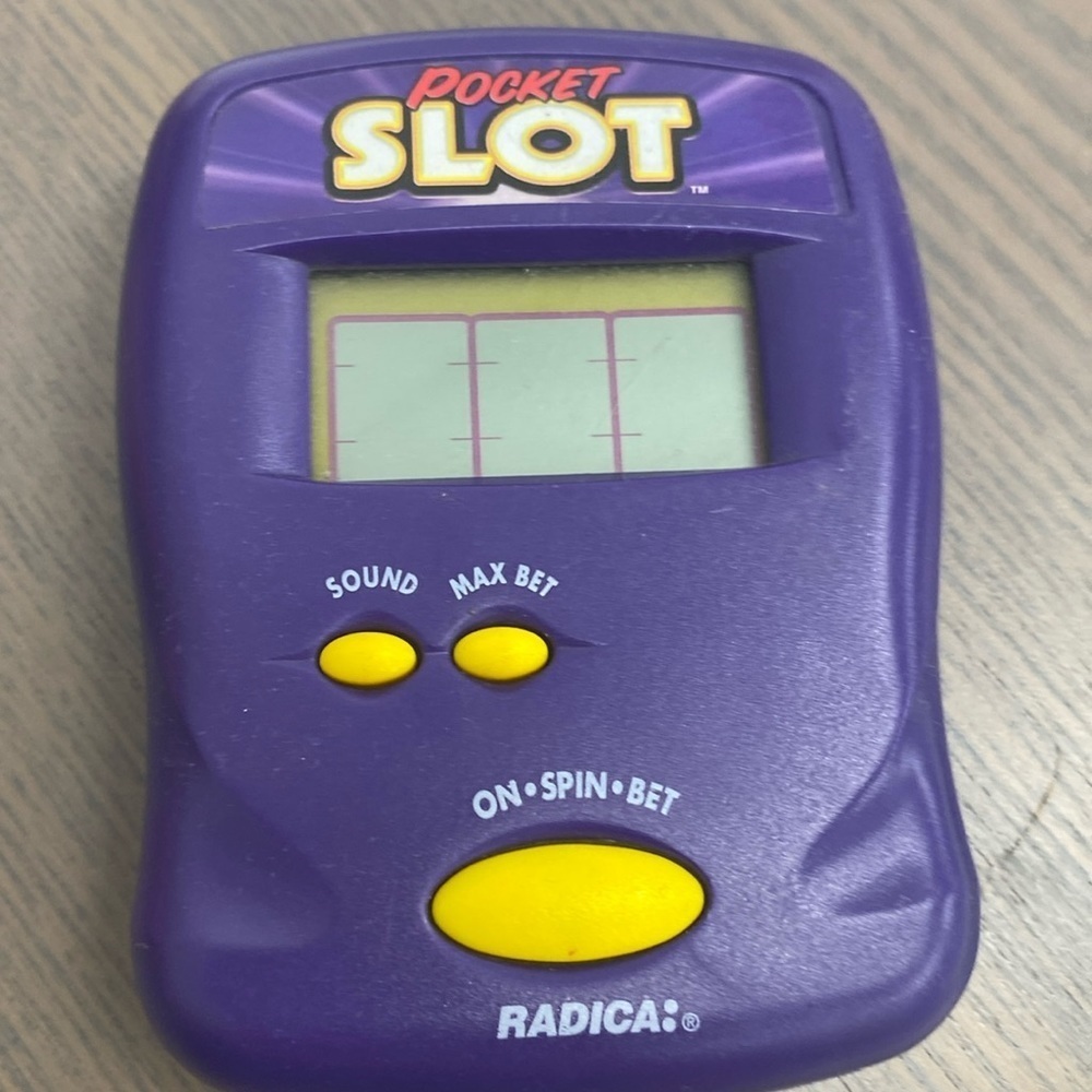 Vtg Radica Pocket Slots Handheld Battery Operated Electronic Gambling Fun Game